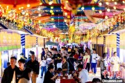 六爻详解宁夏银川：非遗焰火迎端午 市民“粽”享夏日时光