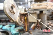六爻详解小蚕虫变身“产业龙”，广西这座小城如何实现“破茧重生”？